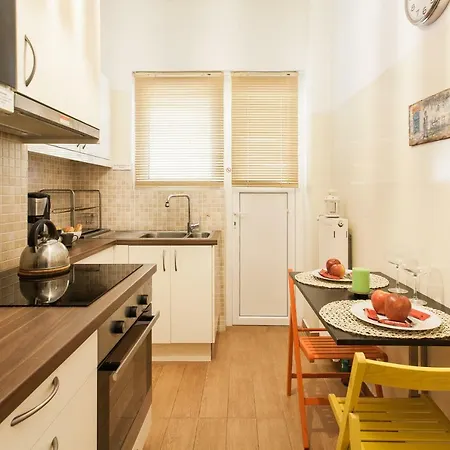 Private Safe With Shared Kitchen & Bath * Athén
