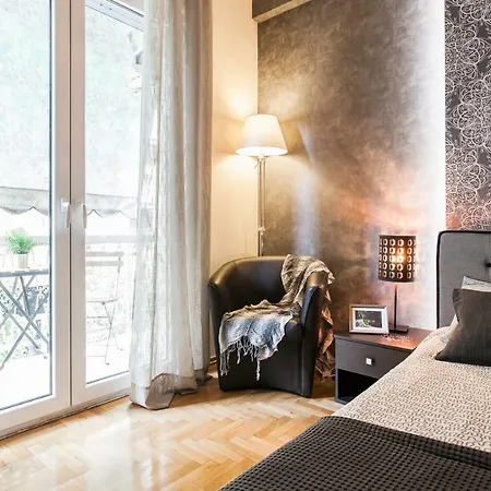 Private Safe With Shared Kitchen & Bath Rum i privatbostad