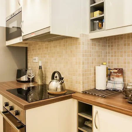 Private Safe With Shared Kitchen & Bath Rum i privatbostad