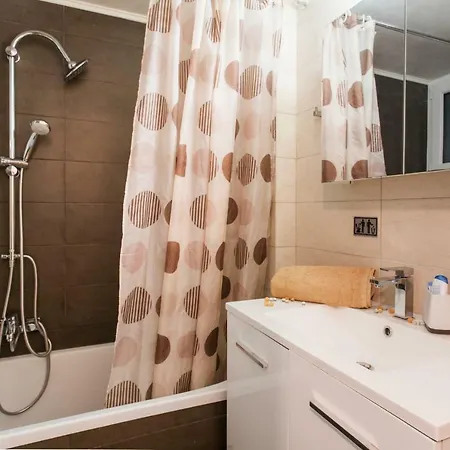 Private Safe With Shared Kitchen & Bath * Aten